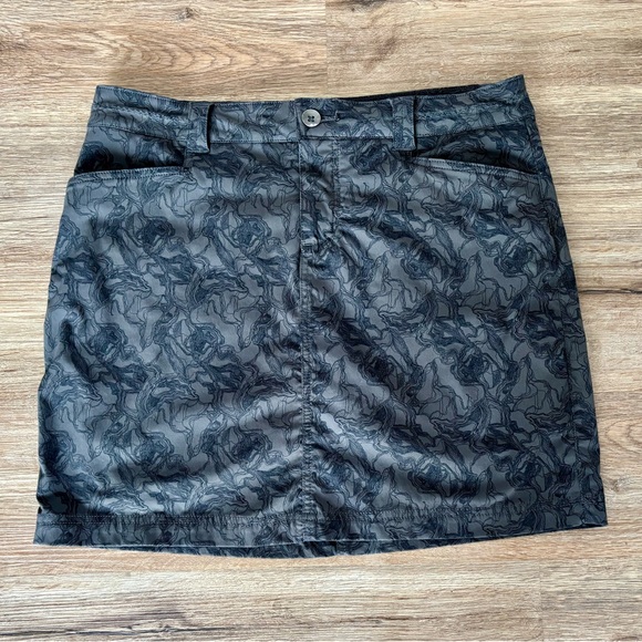 Eddie Bauer Dresses & Skirts - Eddie Bauer skort size 8 black gray pattern. Preloved. Good condition.